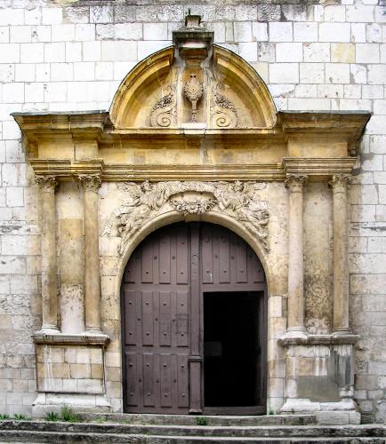 Rouen : porte d'une chapelle (anc. couvent des jésuites).