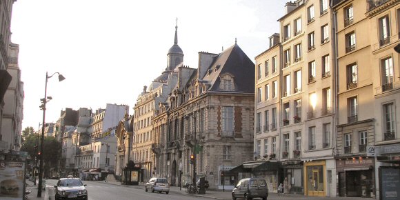 Rue saint-Antoine, à Paris (4e arrondissement).