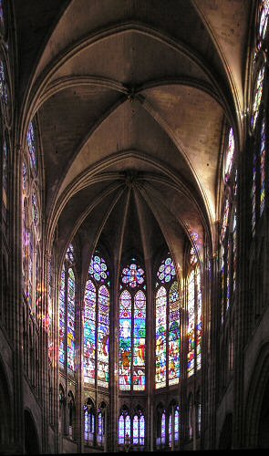 Basilique Saint-Denis : vitraux de l'abside.