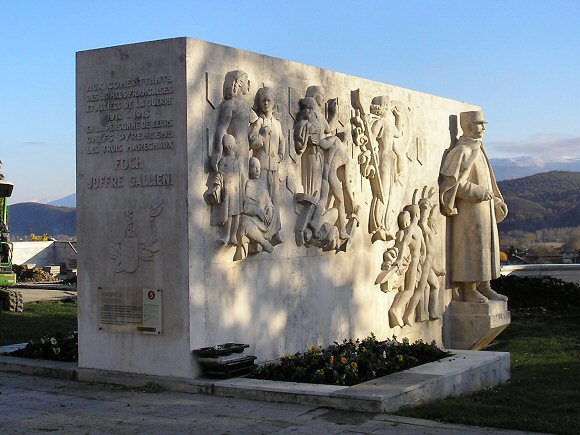 Saint-Gaudens : monument des Trois Marchaux.