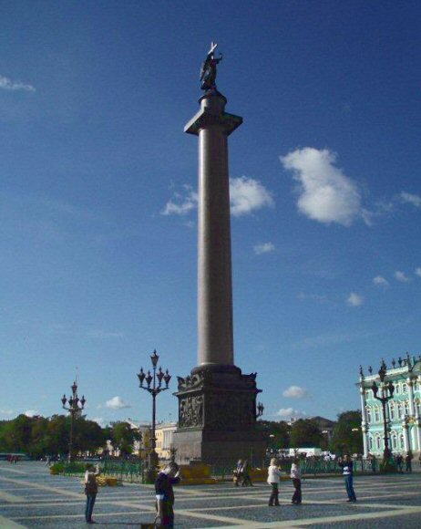 Saint-Petersbourg : la colonne d'Alexandre Ier.