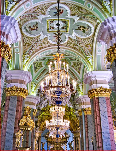 Saint-Petersbourg : l'intérieur de la cathédrale Saint-Pierre et Saint-Paul.