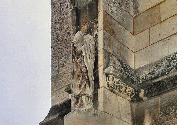Saint-Denis (statue de l'glise de Poix).
