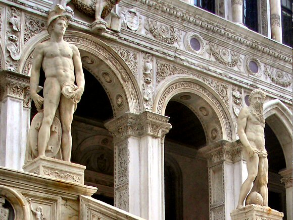 Sansovino : statues de Mars et de Neptune (palais des Doges, Venise).