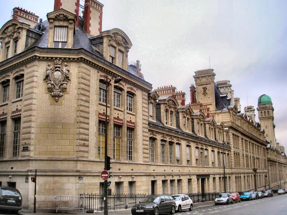Paris : la Sorbonne.
