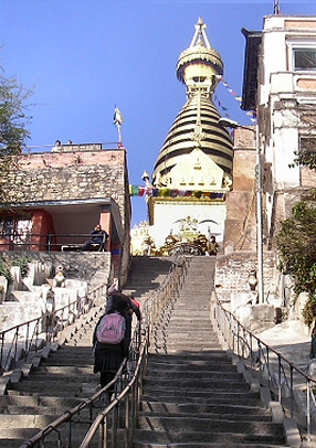 Swayambunath : marches jusqu'au Stupa.