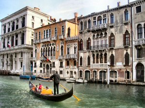 Venise : la Riva del Carbon.