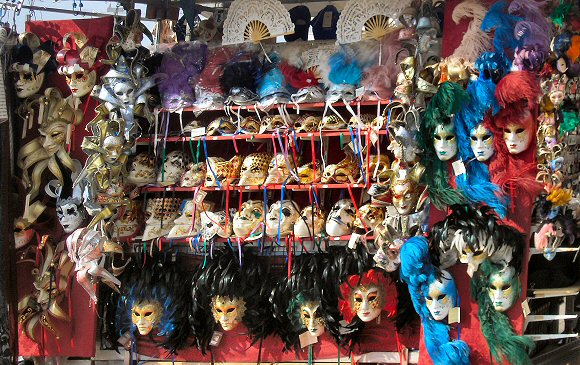 Venise : masques de carnaval.