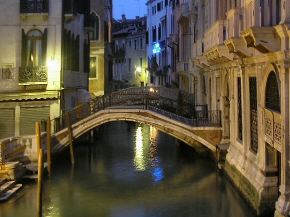 Venise : pont sur le rio della Paglia.