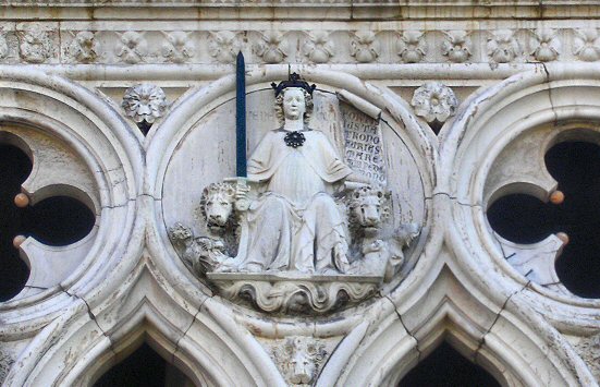 Venise, reine des mers (bas-relief du palais des Doges).