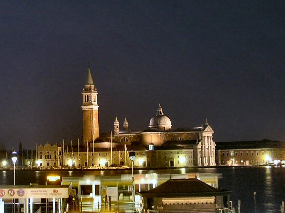 Venise : San Giorgio Maggiore, la nuit.