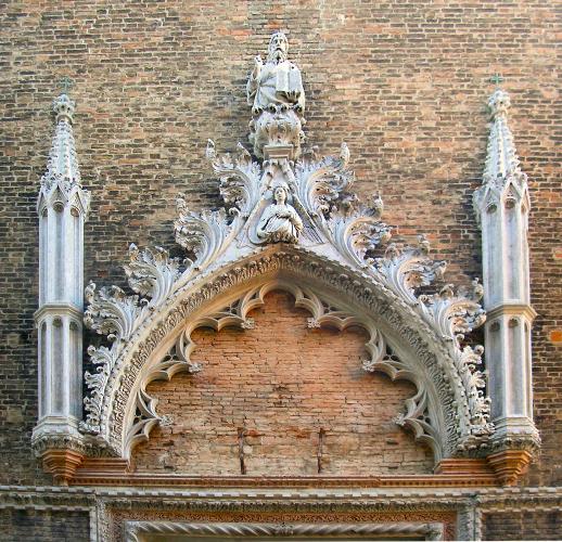 Venise : portail de San Stefano.