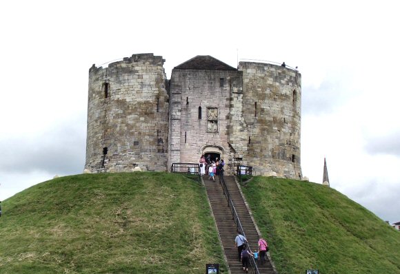 York : Clifford Tower.