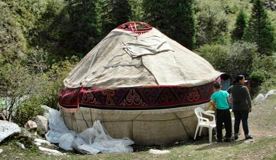 Yourte chez les Kirghiz.