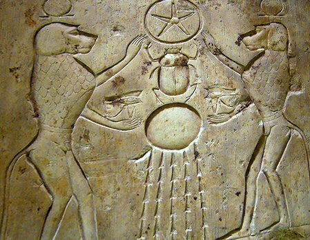Cynocéphales sur un monument égyptien ancien.